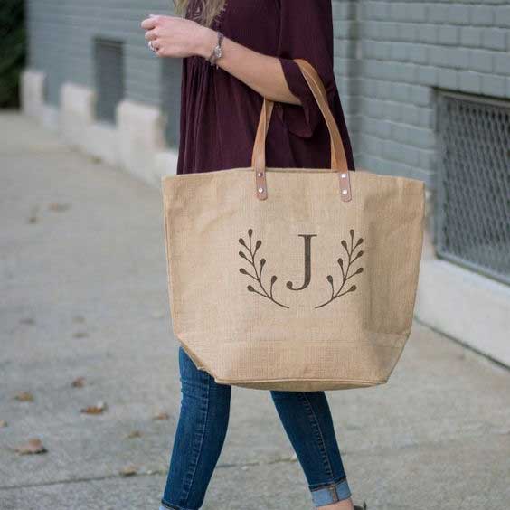 Fun ways to pop the question to your #bridalsquad - Monogrammed Totes Monogrammed Totes from https://www.etsy.com/ca/listing/386154204/