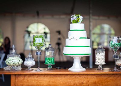Antique table green and white candy bar wedding cake | Stonefields Heritage Farm | Themotions Photography