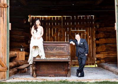 Couple photo barn wedding with antique piano | Stonefields Heritage Farm | Themotions Photography